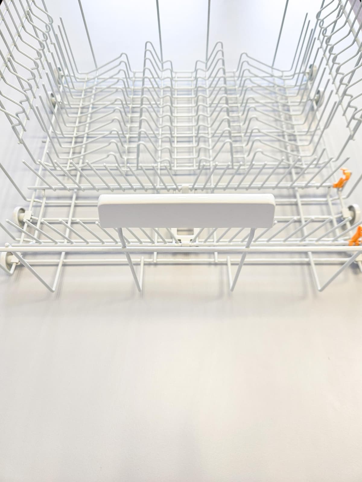 Lave-vaisselle Miele panier inférieur